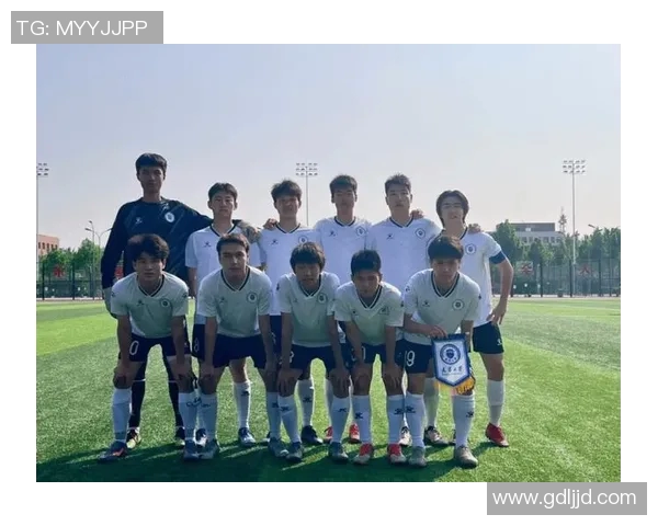 足球明星大学生的成长之路与校园生活的精彩瞬间