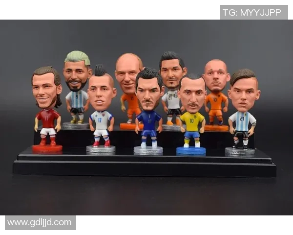 足球明星手办精美展示图集领略球场传奇的魅力与风采